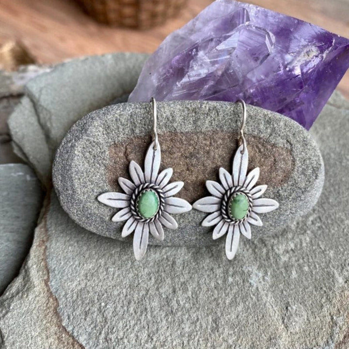 Ασημένια σκουλαρίκια λωτού με πράσινες πέτρες