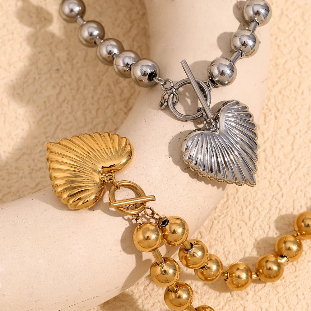 Κολιέ με Καρδιάς Μενταγιόν με Υφή Κελύφους