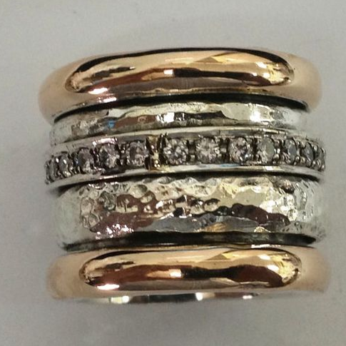 Κομψό vintage δαχτυλίδι σε χρυσό με εκλεπτυσμένες λεπτομέρειες