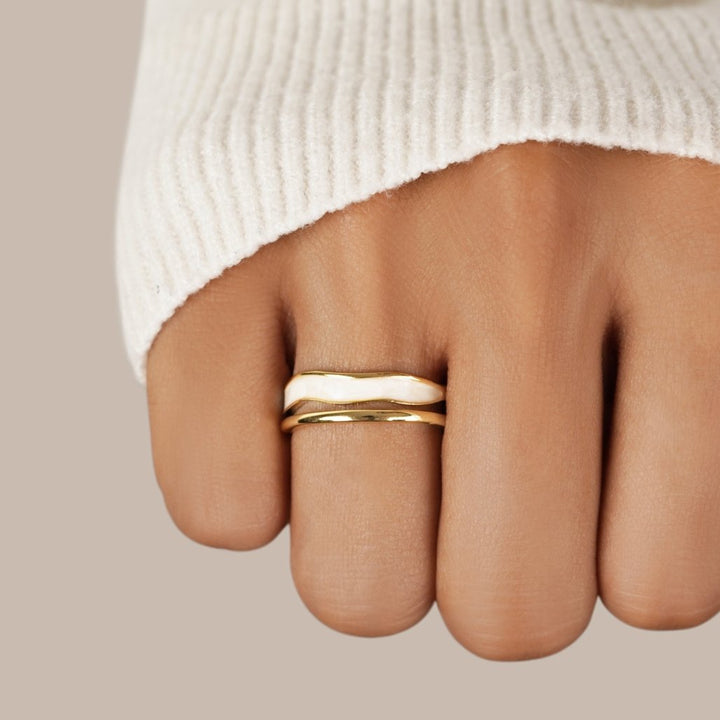 Στρωτός δακτύλιος από ασήμι με λεπτομέρειες