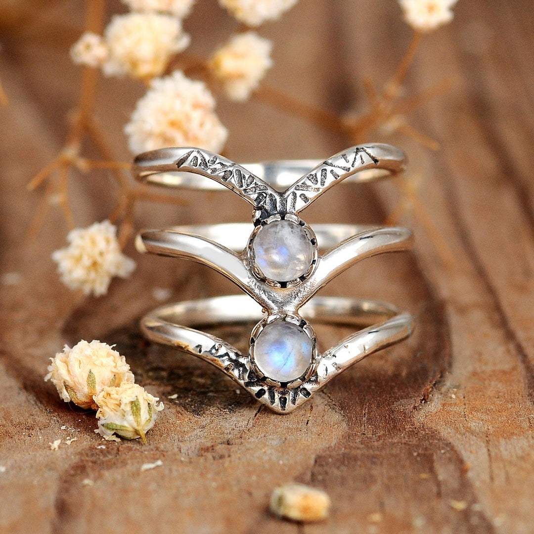 Δαχτυλίδι Boho Τρίπλο Chevron με Σεληνίτη από Ασημένιο 925