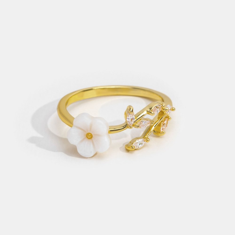 Λαμπερό ασημένιο δαχτυλίδι με λευκή ζιρκονία